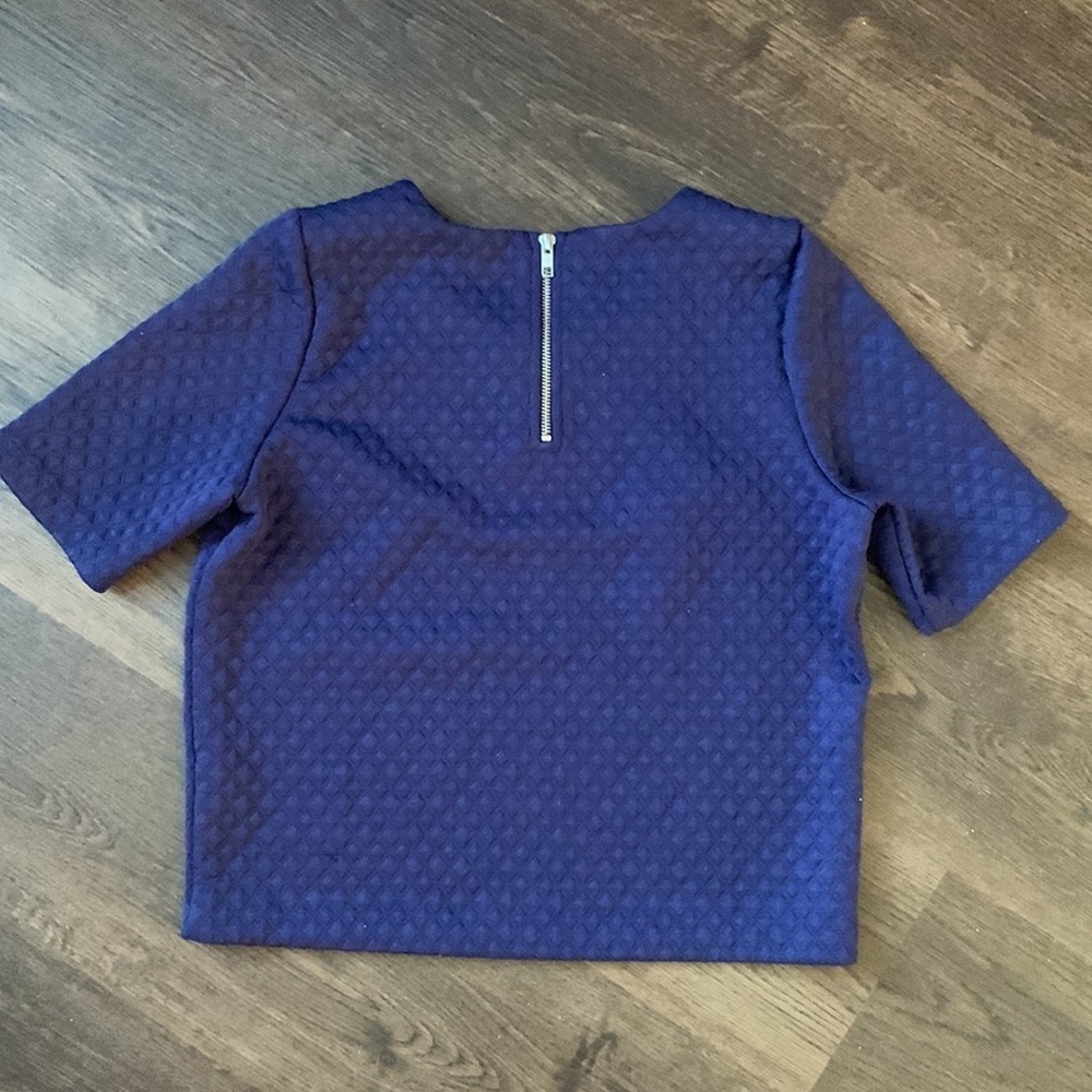 Gianni Bini Navy quilted cropped elbow sleeve top size medium - Picture 4 of 4